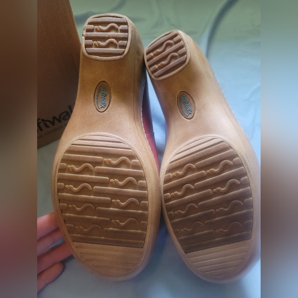 Softwalk clogs. Size 10 - Picture 3 of 3